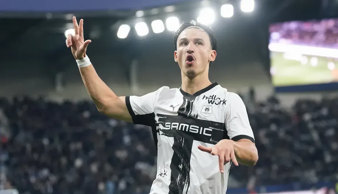 Hat-trick de alvo do Benfica não evita derrota do Rennes